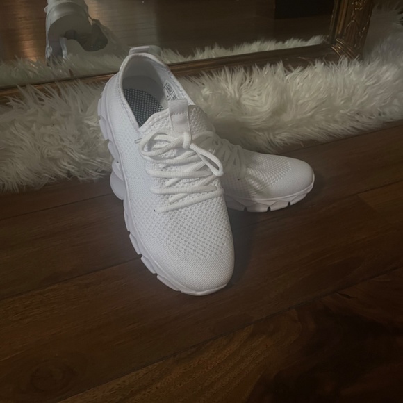 Women’s white lightweight Comfortable shoes - Picture 2 of 5